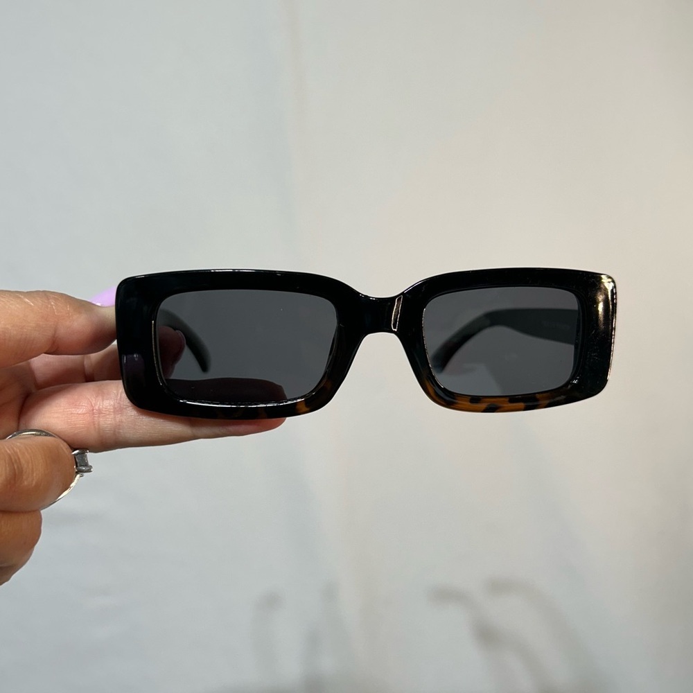 Woman’s Y2K dark brown/black sunglasses. 100% UV protection. Polarized.